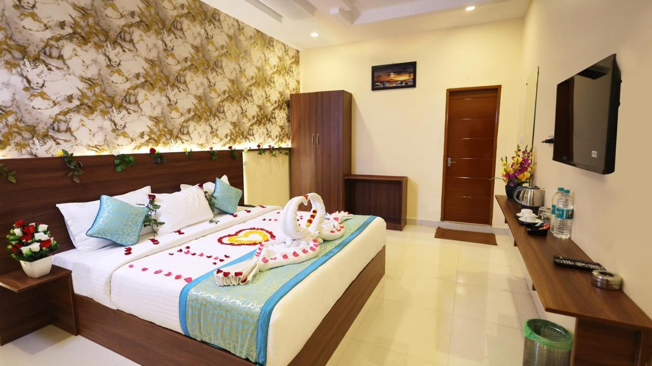 ירקאוד Hotel Grand Square מראה חיצוני תמונה