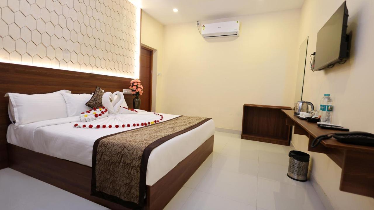 ירקאוד Hotel Grand Square מראה חיצוני תמונה