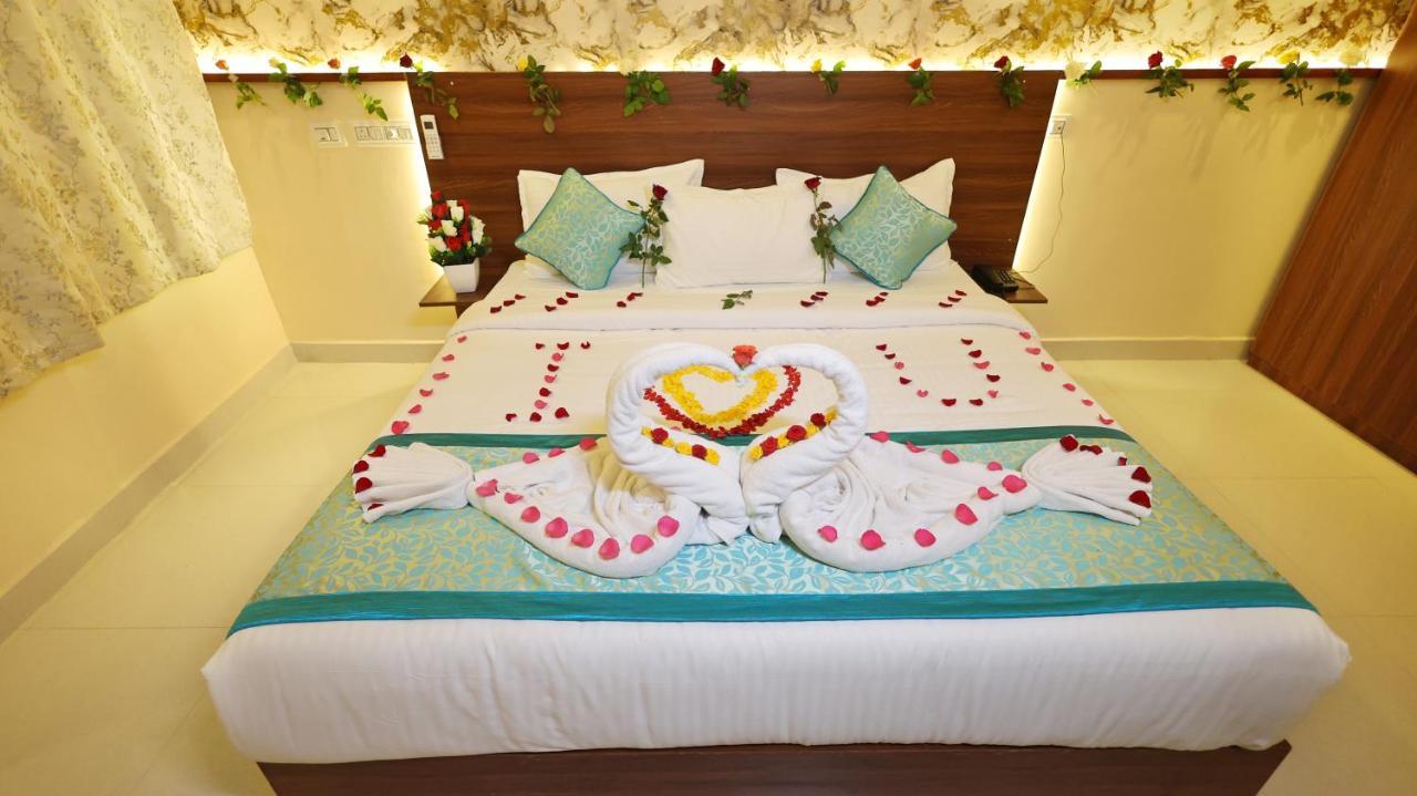ירקאוד Hotel Grand Square מראה חיצוני תמונה